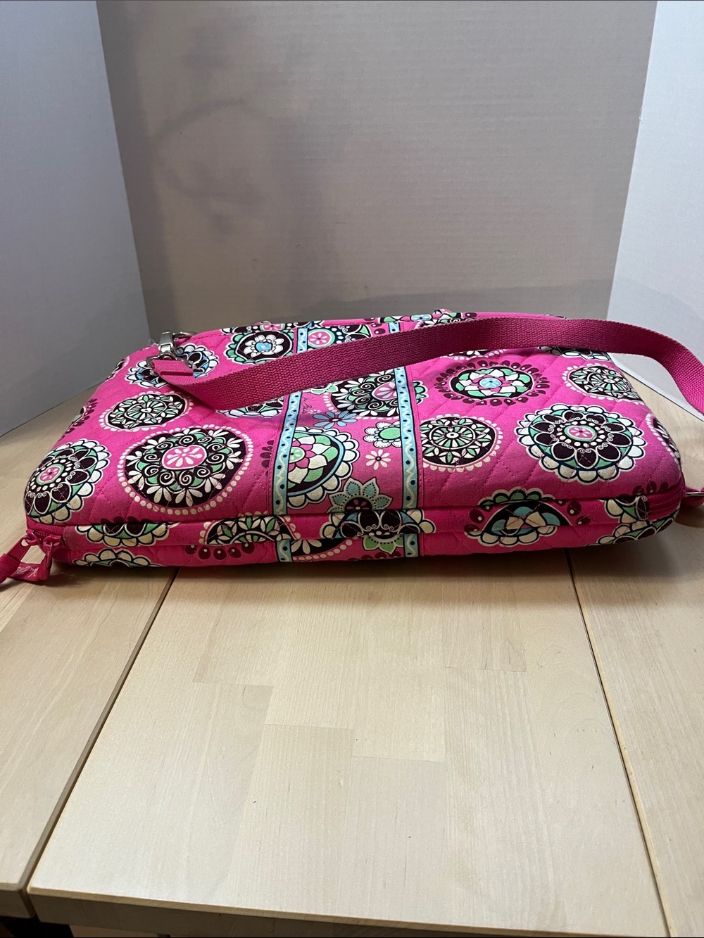 Vera Bradley Pink Cupcake Hard Shell Laptop Travel Bag Quilted Cotton w/ Strap - Picture 8 of 16